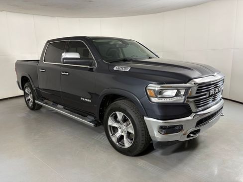 Used 2019 RAM 1500 Laramie AWD/4WD image 2