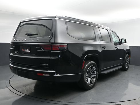 Used 2023 Jeep Wagoneer L Series II AWD/4WD image 29
