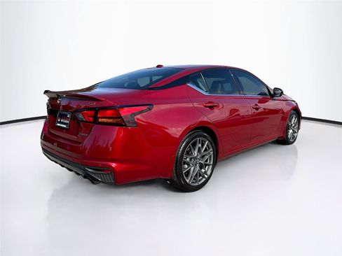 Used 2024 Nissan Altima 2.0 SR image 7