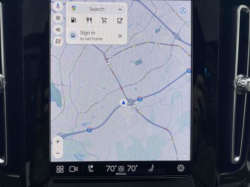 Certified 2023 Volvo XC40 B5 Ultimate w/ Climate Package image 27