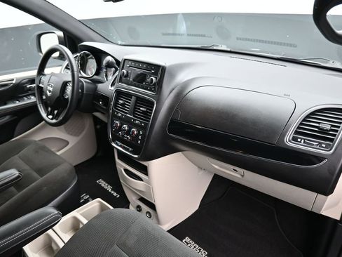Used 2016 Dodge Grand Caravan SE image 47