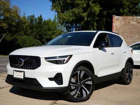 New 2025 Volvo XC40 B5 Plus w/ Climate Package image 1