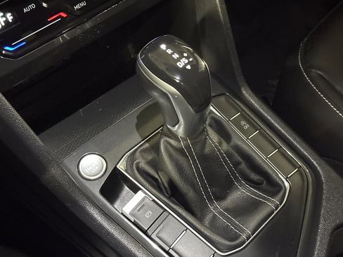 Used 2022 Volkswagen Tiguan SE image 26