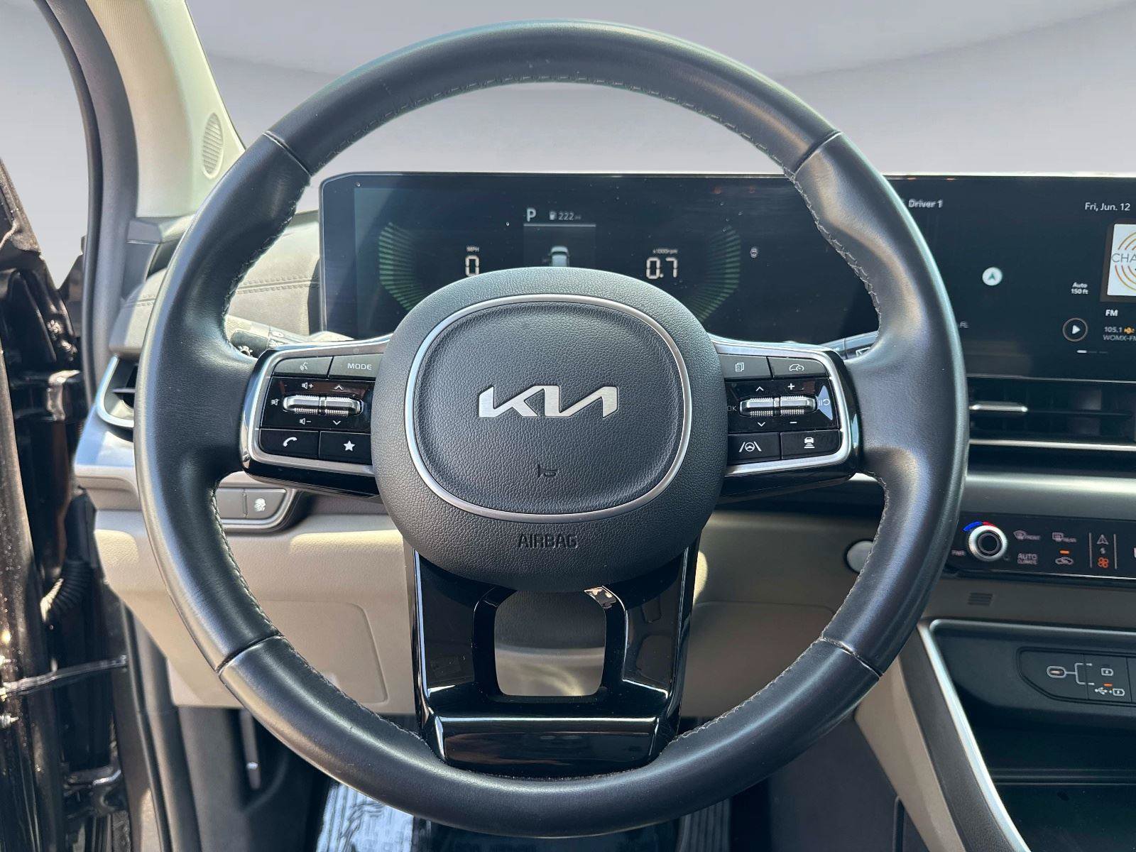 Used 2025 Kia Carnival FWD image 27
