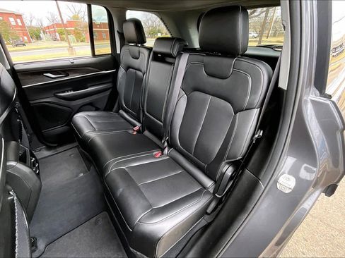 Used 2023 Jeep Grand Cherokee Limited w/ Luxury Tech Group II image 21