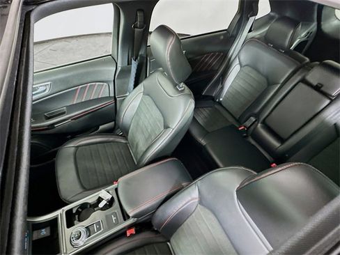 Used 2022 Ford Edge ST-Line w/ Class II Trailer Tow Package image 9