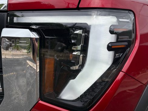 Used 2024 GMC Sierra 2500 SLT w/ SLT Premium Package AWD/4WD image 18