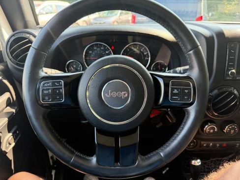 Used 2015 Jeep Wrangler Unlimited Sahara AWD/4WD image 16