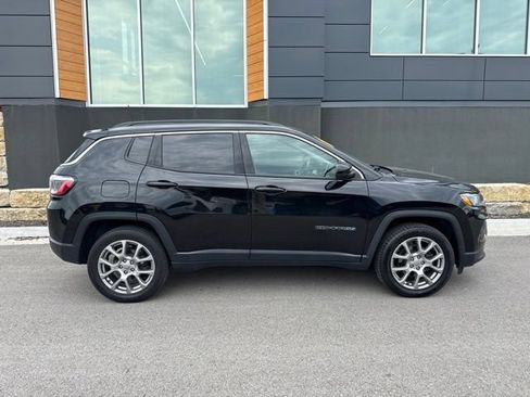 Used 2022 Jeep Compass Latitude AWD/4WD image 2