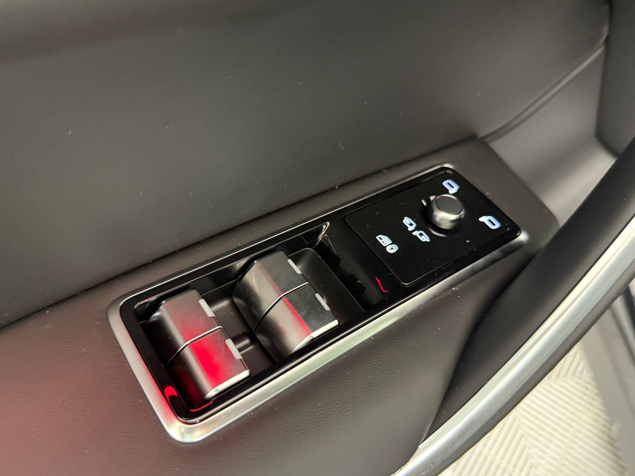 New 2026 Jaguar F-PACE R-Dynamic S AWD/4WD image 15