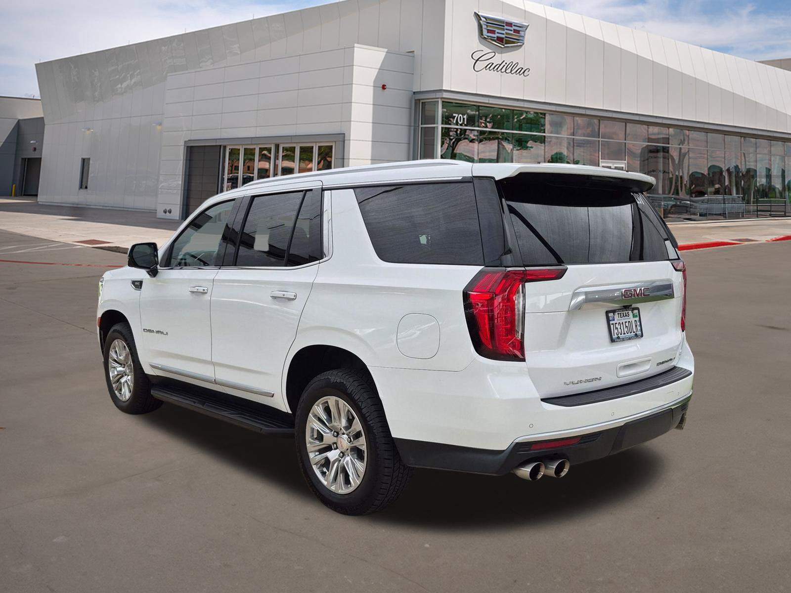 Used 2024 GMC Yukon Denali RWD image 4