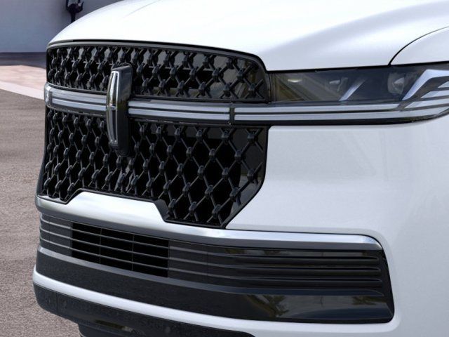 New 2026 Lincoln Navigator Reserve w/ Jet Appearance Package AWD/4WD image 17