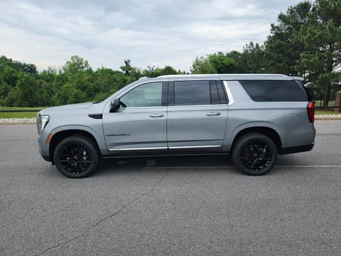 New 2026 GMC Yukon XL Denali w/ Denali Reserve Package AWD/4WD image 2