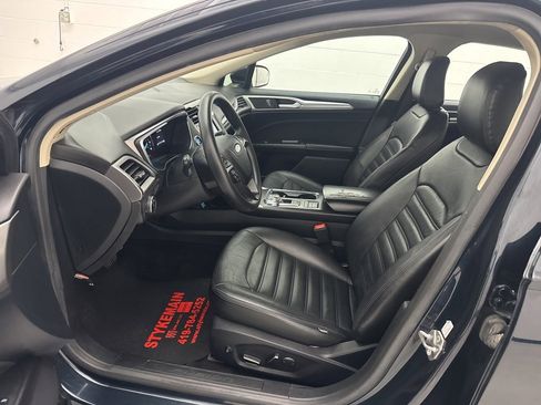 Used 2020 Ford Fusion SE image 18