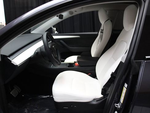 Used 2023 Tesla Model Y Long Range image 28