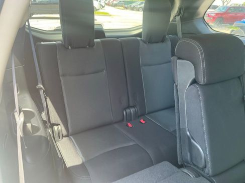Used 2018 Nissan Pathfinder SV FWD image 16