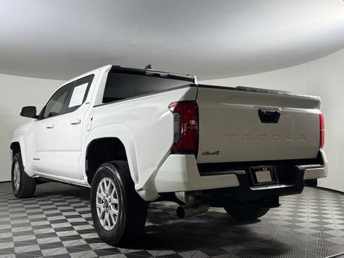 Used 2025 Toyota Tacoma SR5 AWD/4WD image 4