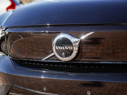 Used 2023 Volvo XC40 Recharge Plus image 13