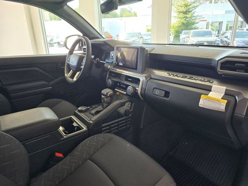 Certified 2025 Toyota Tacoma SR5 w/ SR5 Upgrade Package AWD/4WD image 43