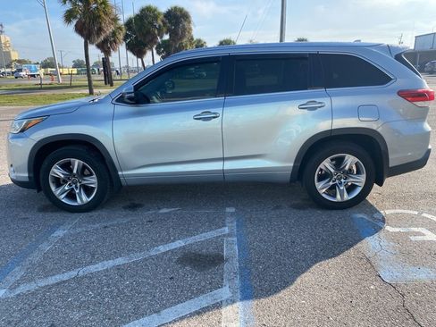 Used 2018 Toyota Highlander Limited image 6