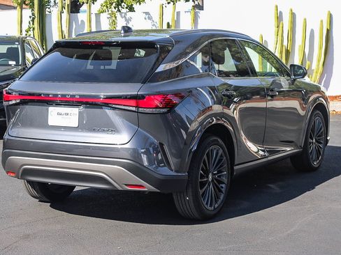 Used 2025 Lexus RX 350h w/ Convenience Package image 9