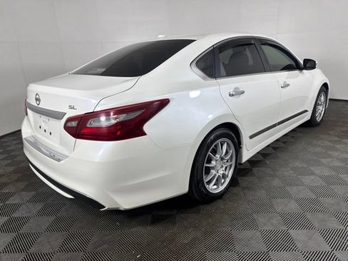 Used 2018 Nissan Altima 2.5 SL w/ 2.5 SL Technology Package FWD image 3