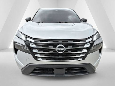 Used 2024 Nissan Rogue S FWD image 2