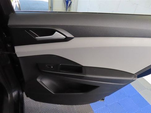 Used 2022 Volkswagen Taos SE AWD/4WD image 32