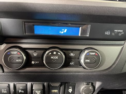 Used 2023 Toyota Tacoma TRD Sport w/ Technology Package image 22