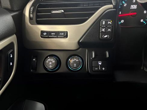 Used 2019 GMC Yukon XL Denali w/ Denali Ultimate Package image 17