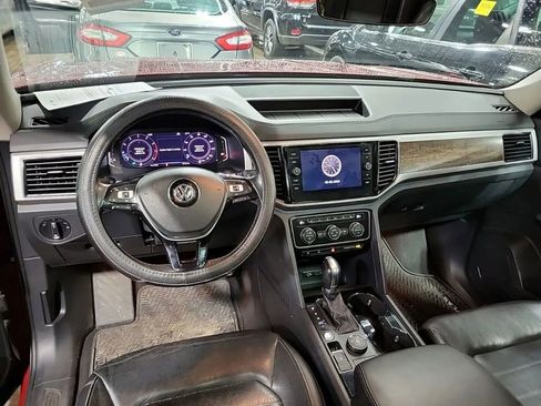 Used 2019 Volkswagen Atlas SEL Premium image 3