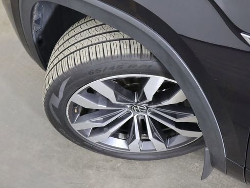 Used 2020 Volkswagen Atlas Cross Sport SEL R-Line AWD/4WD image 41