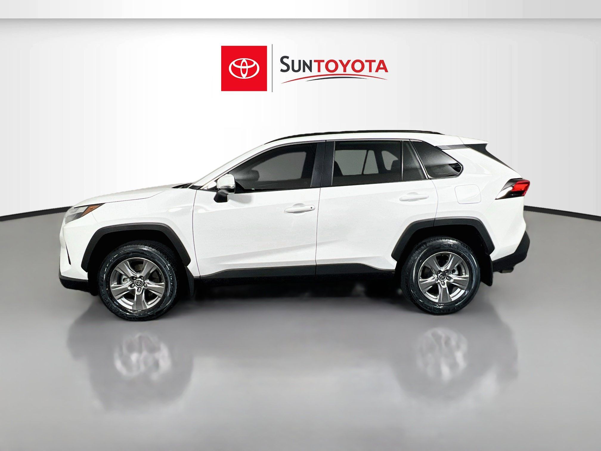 Used 2025 Toyota RAV4 XLE w/ Convenience Package FWD image 7