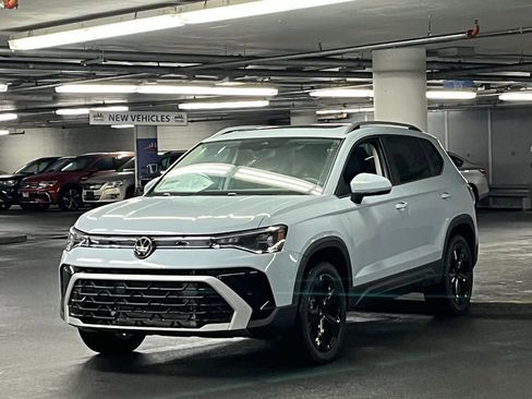 New 2026 Volkswagen Taos SEL AWD/4WD image 3