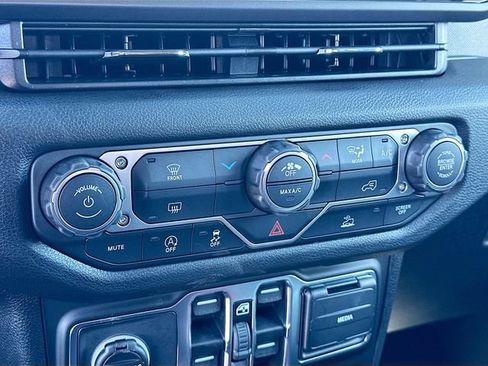 New 2026 Jeep Gladiator Sport AWD/4WD image 11