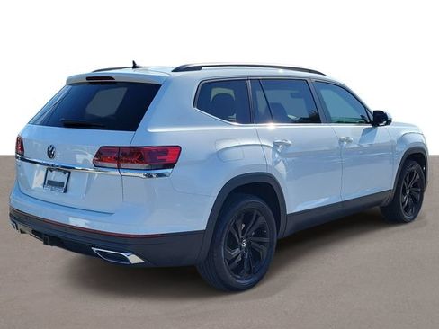 Certified 2023 Volkswagen Atlas SE w/ Black Wheel Package FWD image 4