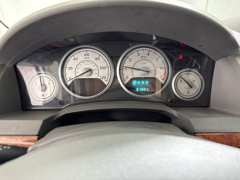 Used 2008 Chrysler Town & Country LX FWD image 23