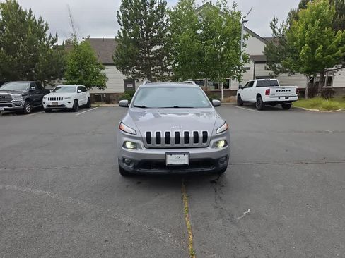 Used 2018 Jeep Cherokee Latitude AWD/4WD image 8