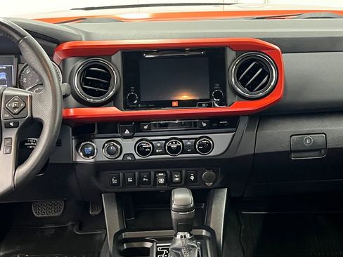 Used 2018 Toyota Tacoma TRD Off-Road image 21