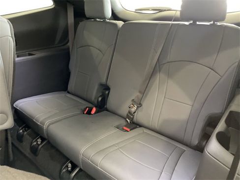 Used 2024 Buick Enclave Premium image 13