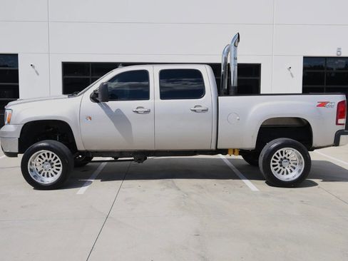 Used 2009 GMC Sierra 2500 SLT w/ SLT Convenience Package image 5