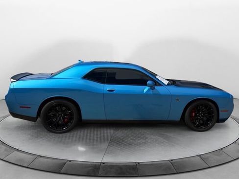 Used 2016 Dodge Challenger SRT Hellcat RWD image 2