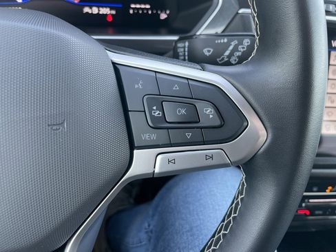 Used 2024 Volkswagen Tiguan SE image 22