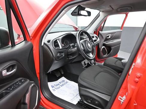 Used 2023 Jeep Renegade Latitude w/ Premium Group AWD/4WD image 11
