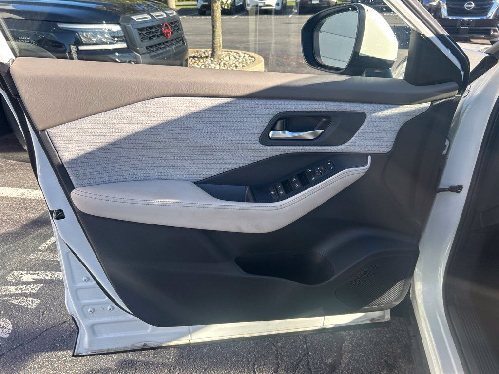 Certified 2023 Nissan Rogue SV AWD/4WD image 11