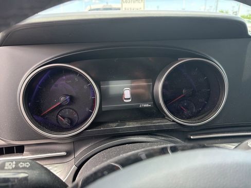 Used 2024 Kia Carnival LX FWD image 11