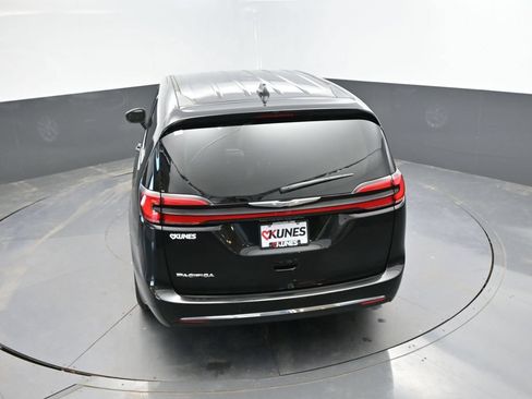 Used 2023 Chrysler Pacifica Touring-L FWD image 32
