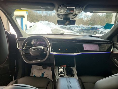 Used 2024 Jeep Wagoneer Launch Edition image 8