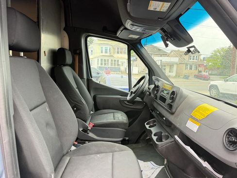 Used 2021 Mercedes-Benz Sprinter 2500 image 20