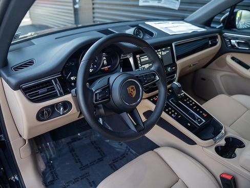 Used 2026 Porsche Macan AWD/4WD image 4